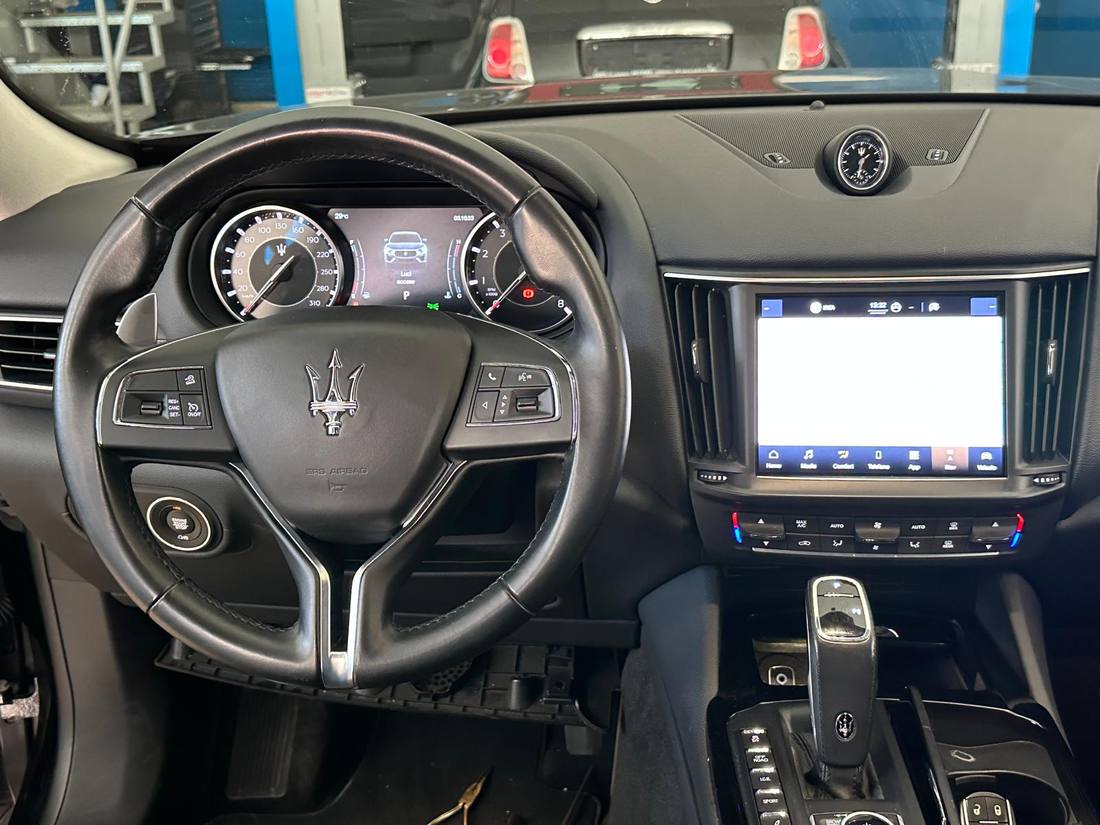 Interno e plancia di una Maserati Levante