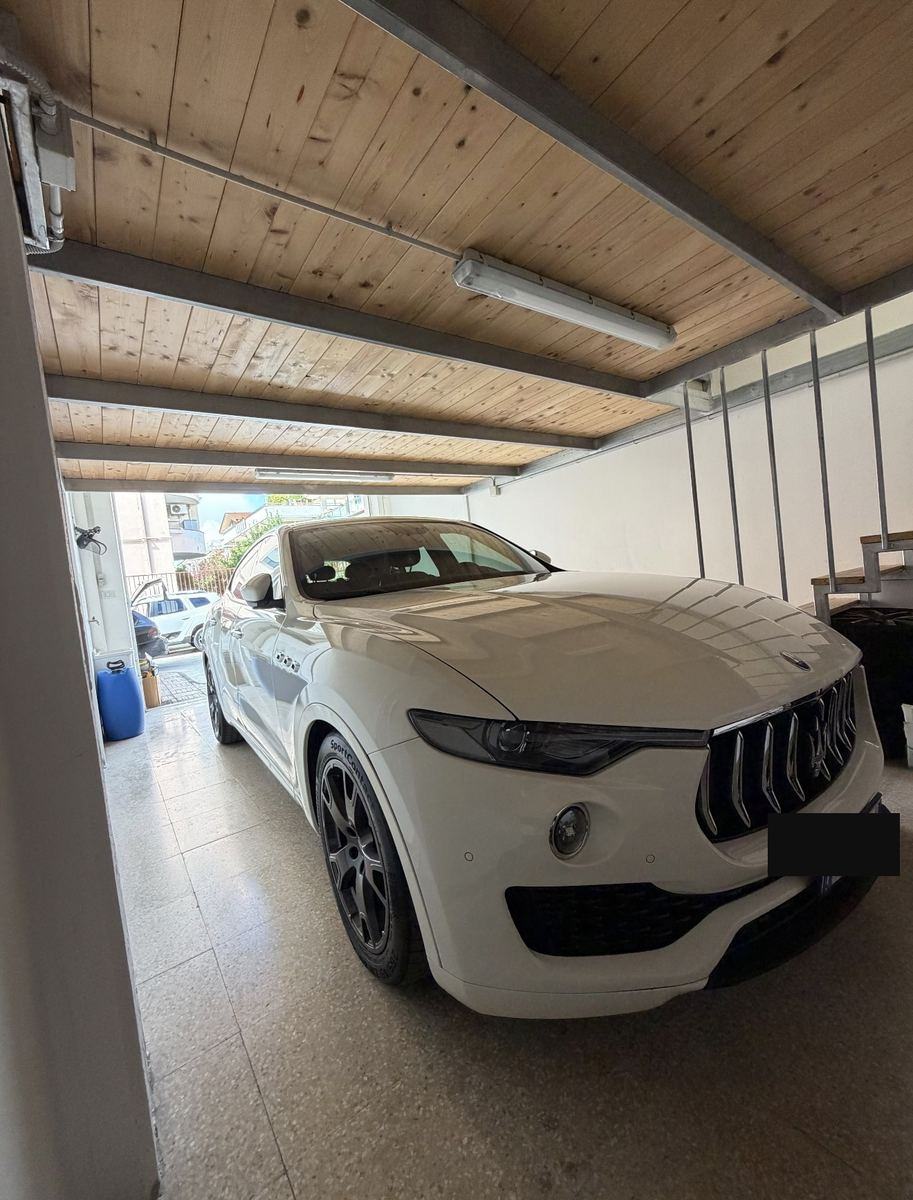 Noleggio Maserati Levante per eventi